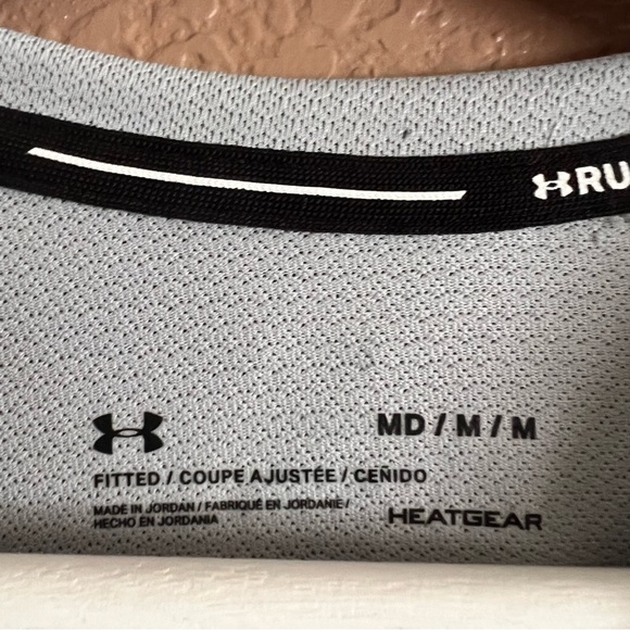 Under Armour Heat Gear Running Open Back Shirt Size Medium NWT - Picture 5 of 11